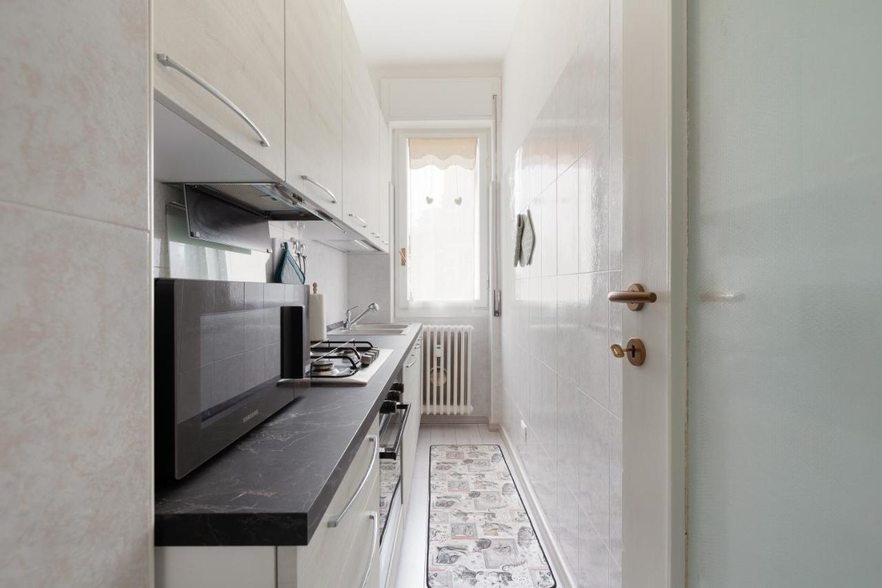Apartment With Balcony -Bisceglie Red Line Subway Milano Eksteriør billede