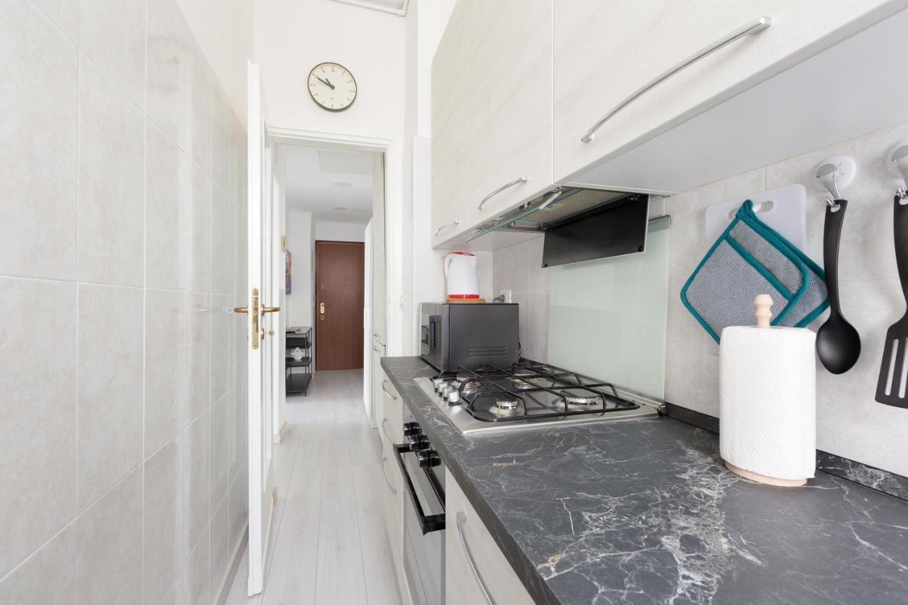 Apartment With Balcony -Bisceglie Red Line Subway Milano Eksteriør billede